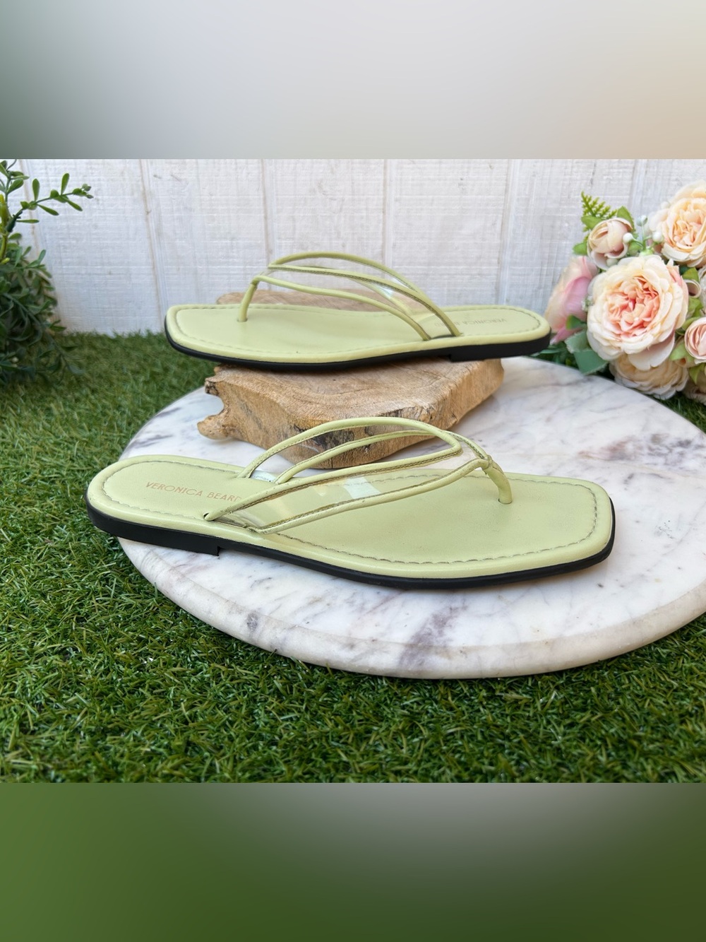 VERONICA BEARD 
Clea Jelly Flip-Flop Sandal
Jelly: Clear/Light Pistachio
Sz 7 - Picture 6 of 15